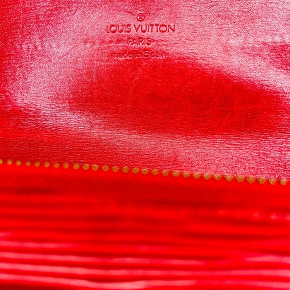 Louis Vuitton Red Epi Sarah Wallet - Picture 3 of 10